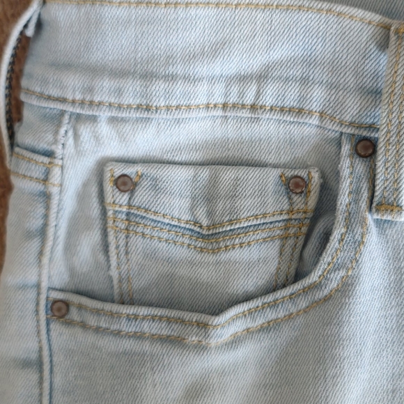 Levi's Ladie's Denim Shorts - Picture 4 of 7